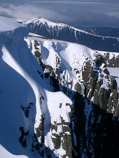 The N face crags of Cairn Lochan with Sron na Lairige behind.